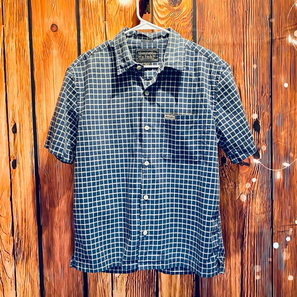 Abercrombie & Fitch fitted shirt, 100% cotton, blue plaid, made in Mauritius.